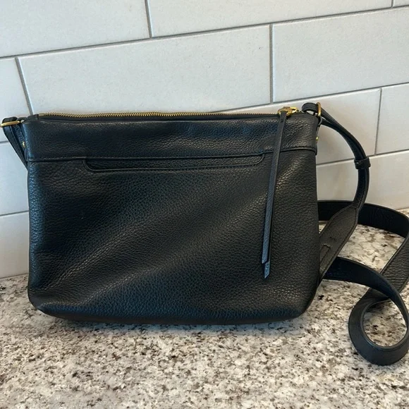 HOBO black pebbled leather crossbody bag w/ adjustable 24-27 in strap - Picture 2 of 8